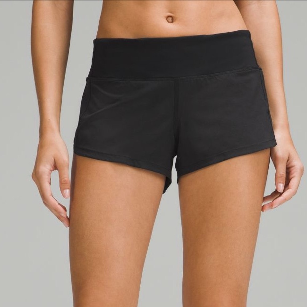 Black Women's Lululemon Shorts Speed Up Low Rise 2.5 Inch Size 8